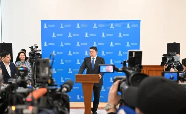 Канат Бозумбаев ответил на вопросы журналистов после заседания Парламента